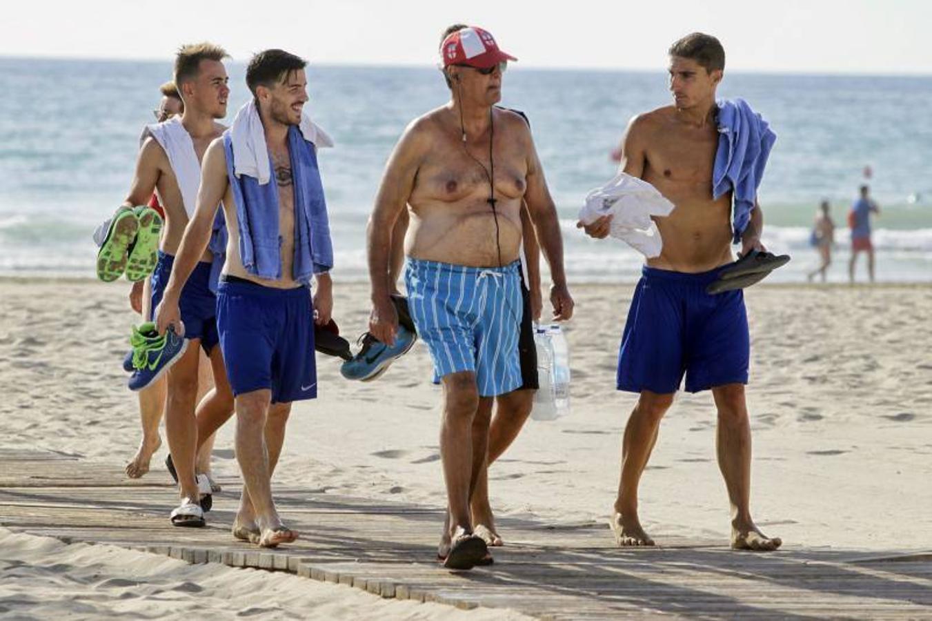 Entrenamiento del Hércules en la playa de San Juan