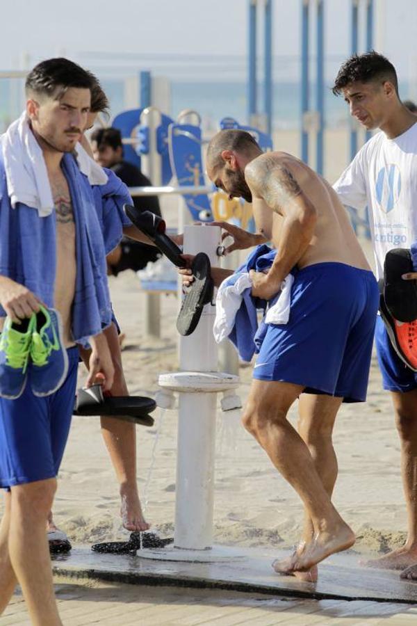 Entrenamiento del Hércules en la playa de San Juan