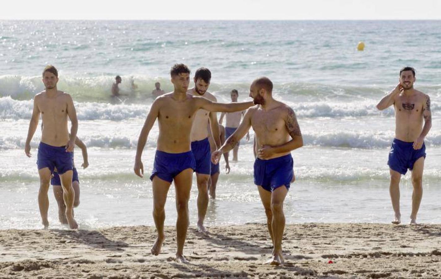 Entrenamiento del Hércules en la playa de San Juan