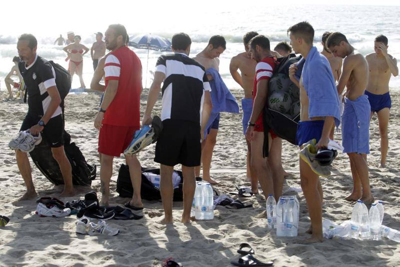 Entrenamiento del Hércules en la playa de San Juan