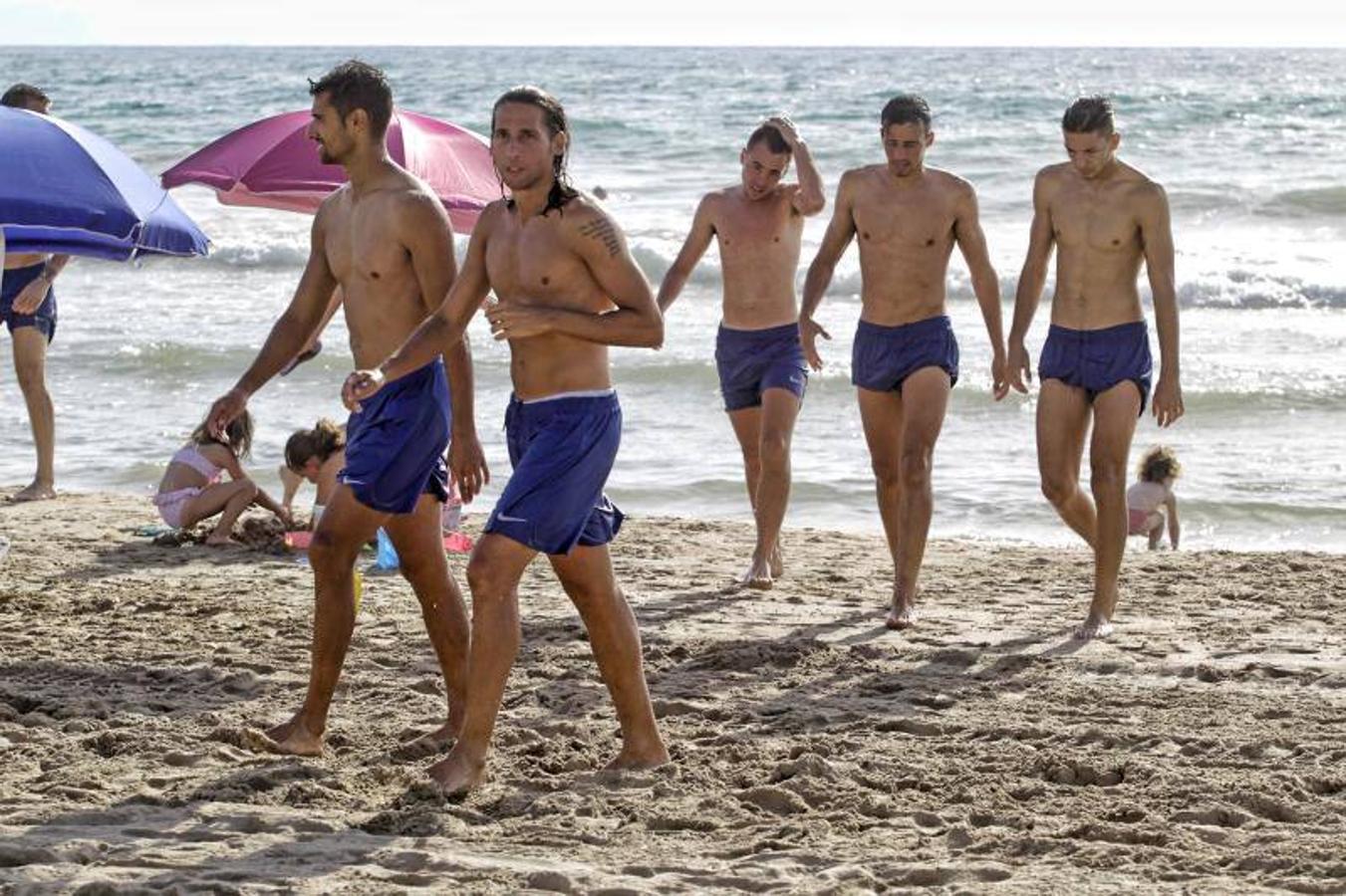 Entrenamiento del Hércules en la playa de San Juan