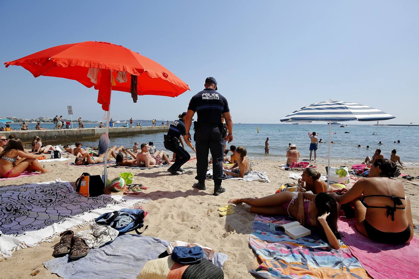 La playa de Cannes se blinda