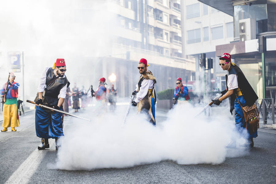 Moros y Cristianos toman las calles de Elche