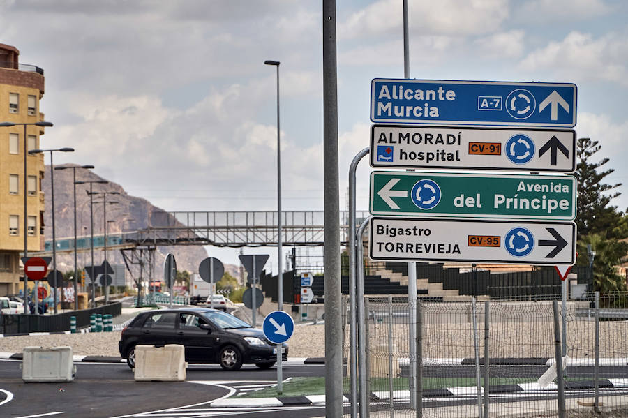 El acceso a la calle Marqués de Molins continúa cerrado