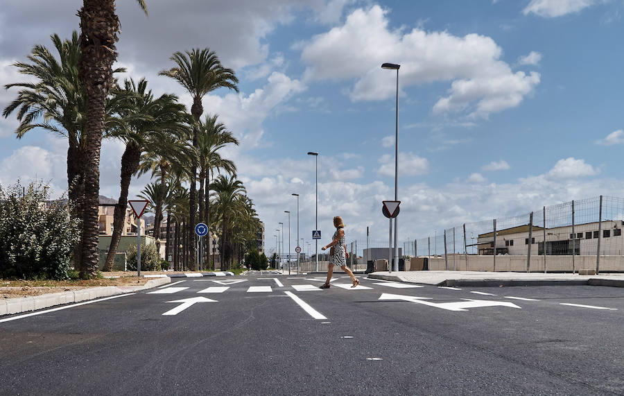 El acceso a la calle Marqués de Molins continúa cerrado