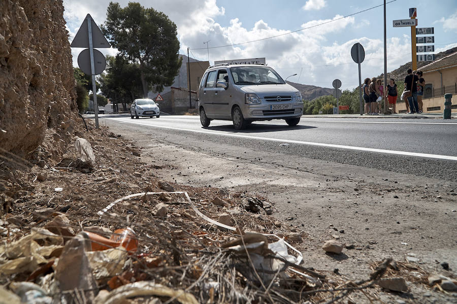 Vecinos oriolanos reclaman un paso de peatones en la N-340