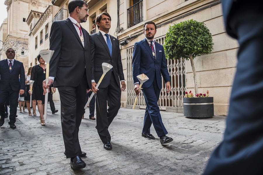 Procesión y coronación de la Virgen María