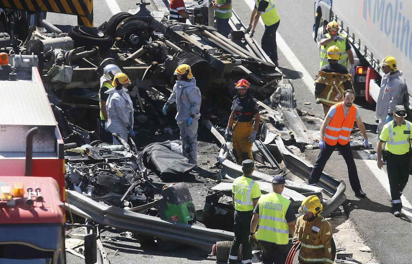 Cuatro muertos en un accidente entre un camión y dos coches en la A-7, a la altura de Elche