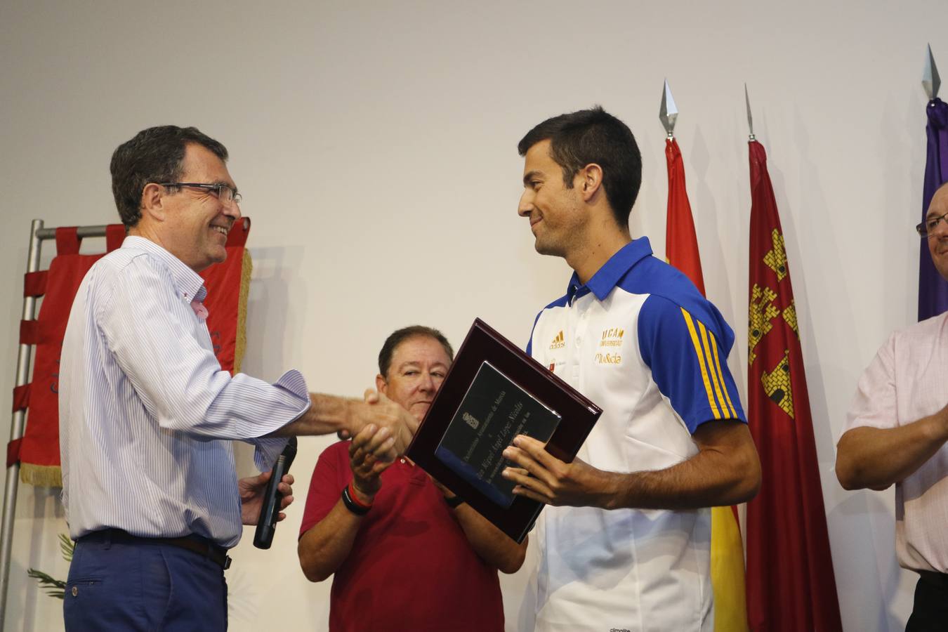 Miguel Ángel López es homenajeado en Llano de Brujas