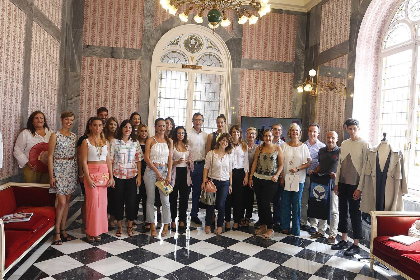Una pasarela en la plaza del Romea