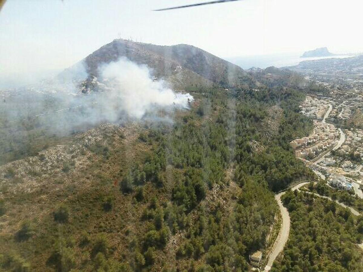 Más de mil desalojados por el incendio en Xàbia