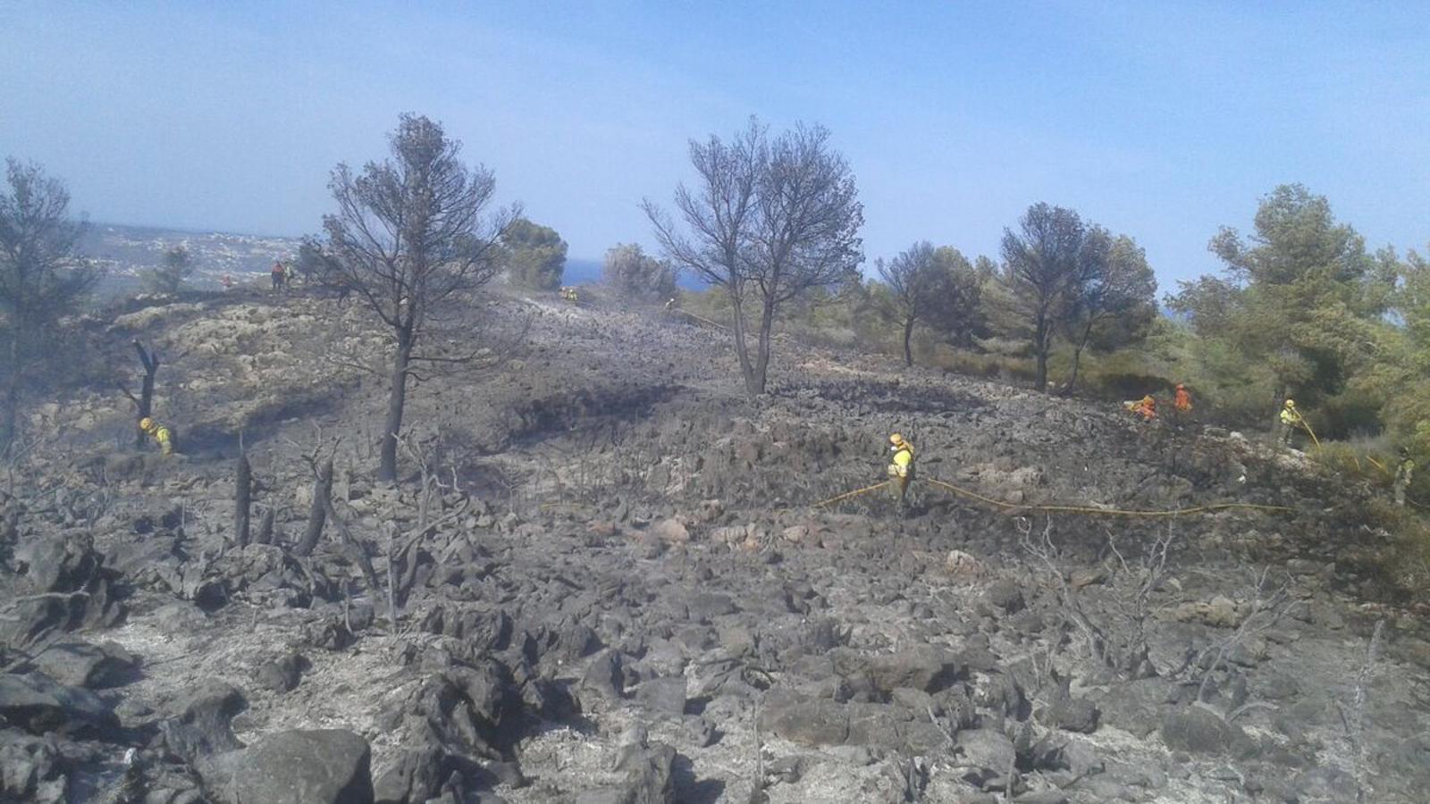 Más de mil desalojados por el incendio en Xàbia