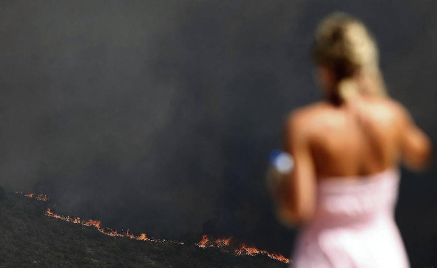 Más de mil desalojados por el incendio en Xàbia