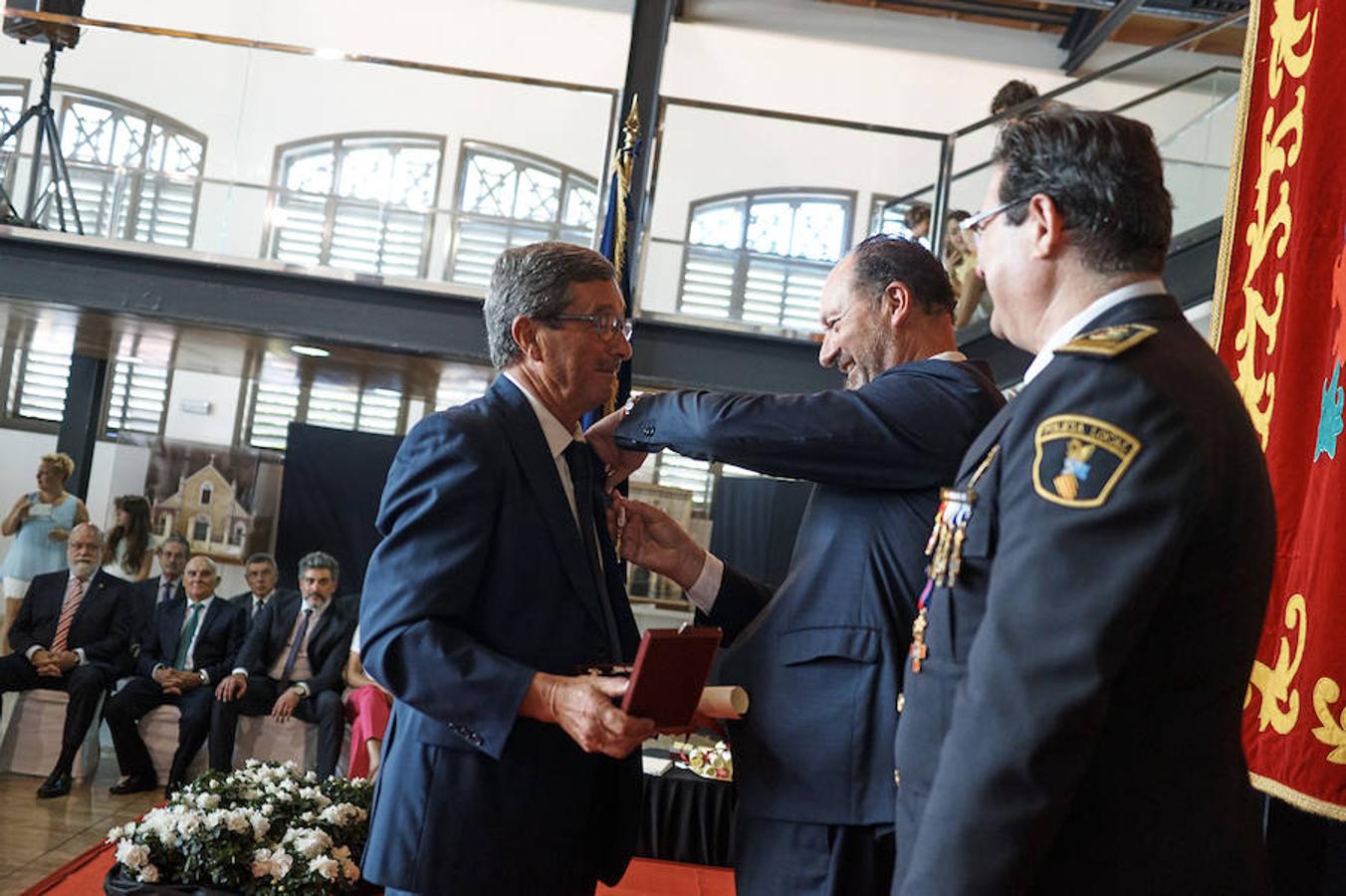 Entrega de medallas con motivo de la festividad de la Virgen de Monserrate