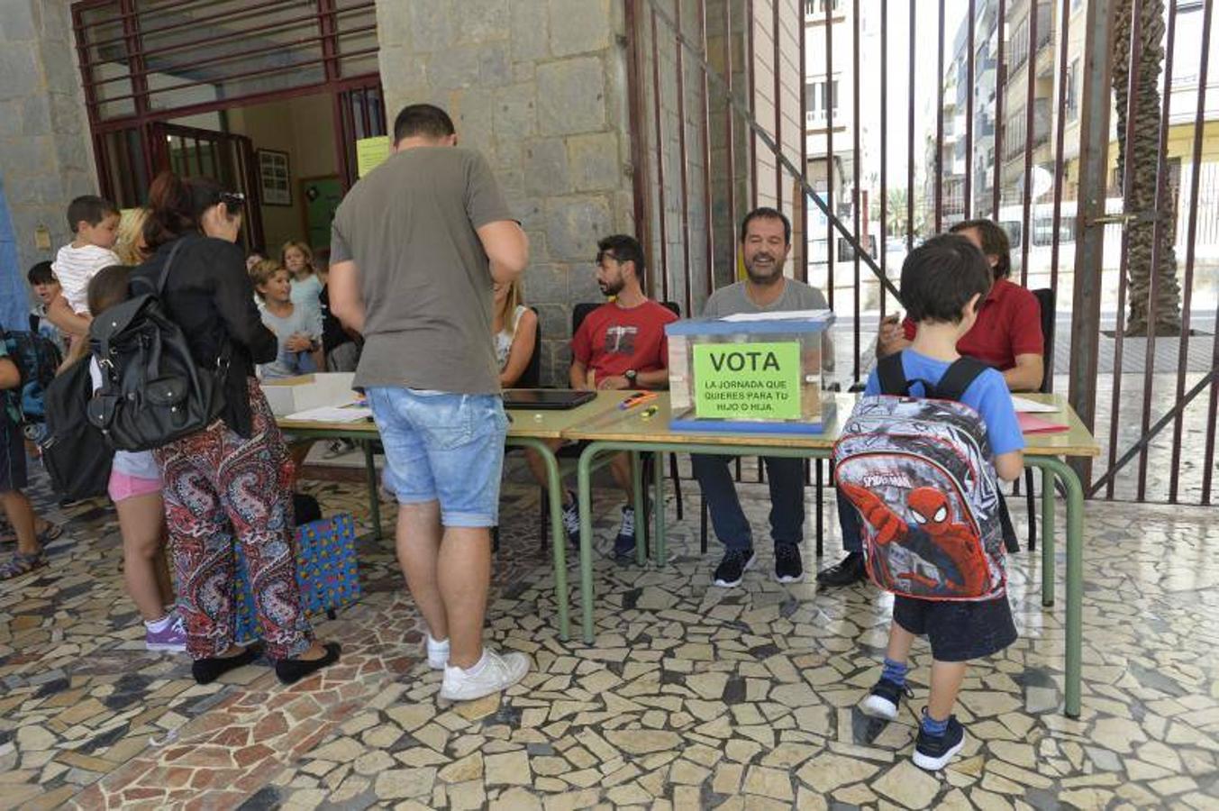 Más de 181.000 familias, de 256 centros, deciden la jornada escolar