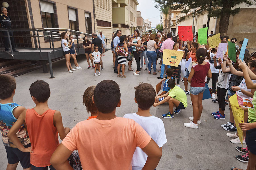 Protesta por el trasnporte escolar en Benejúzar