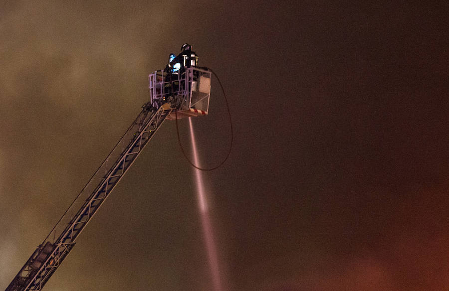 Incendio en una nave en el Polígono Industrial de Rabasa