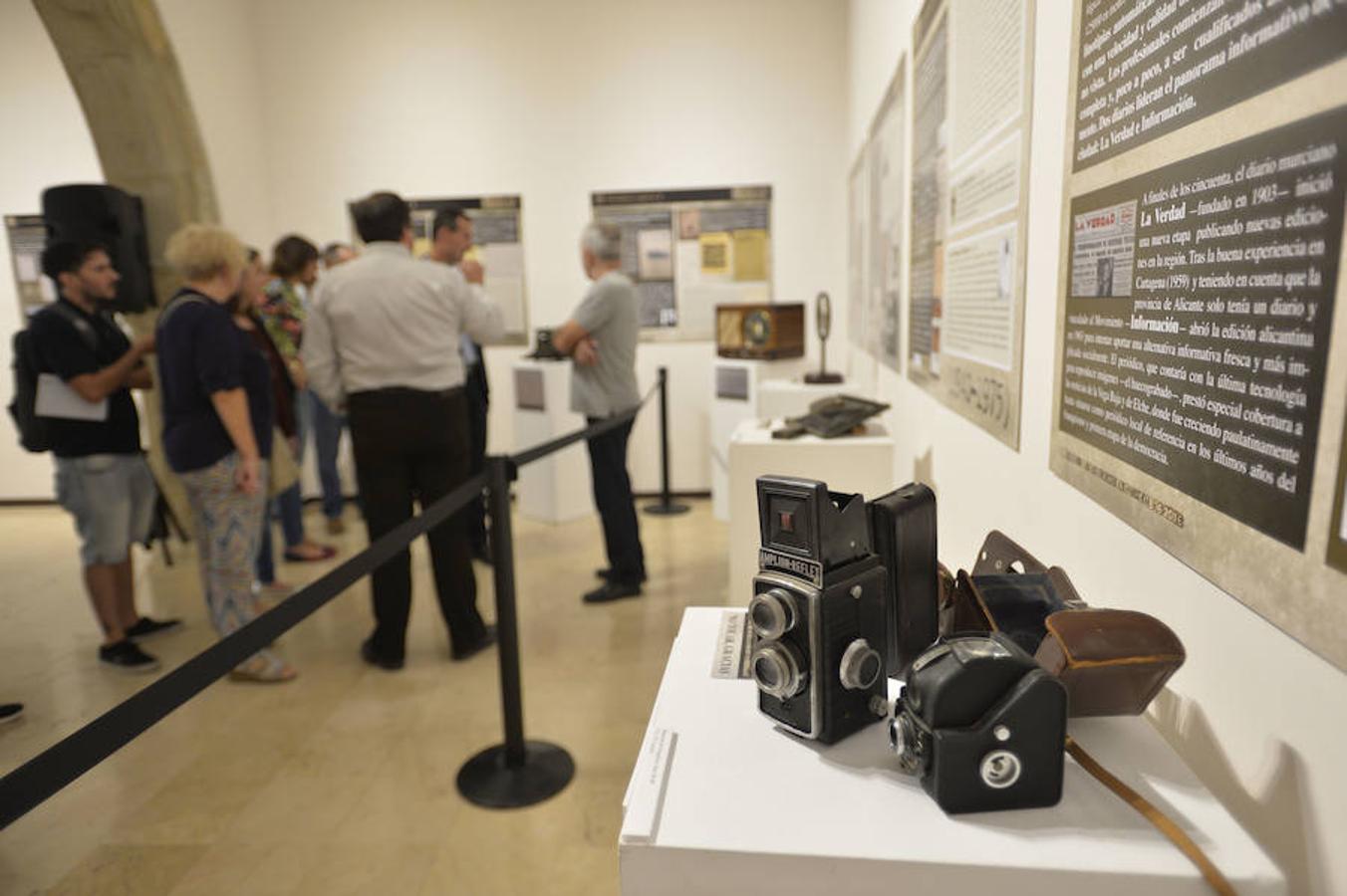 Inauguración de la exposición «180 años de la prensa en Elche»