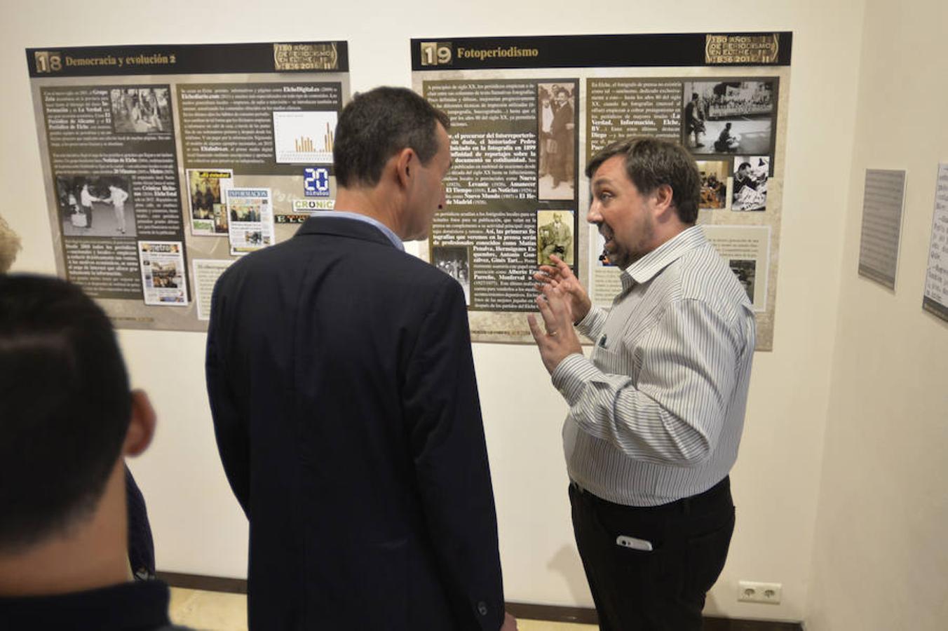 Inauguración de la exposición «180 años de la prensa en Elche»