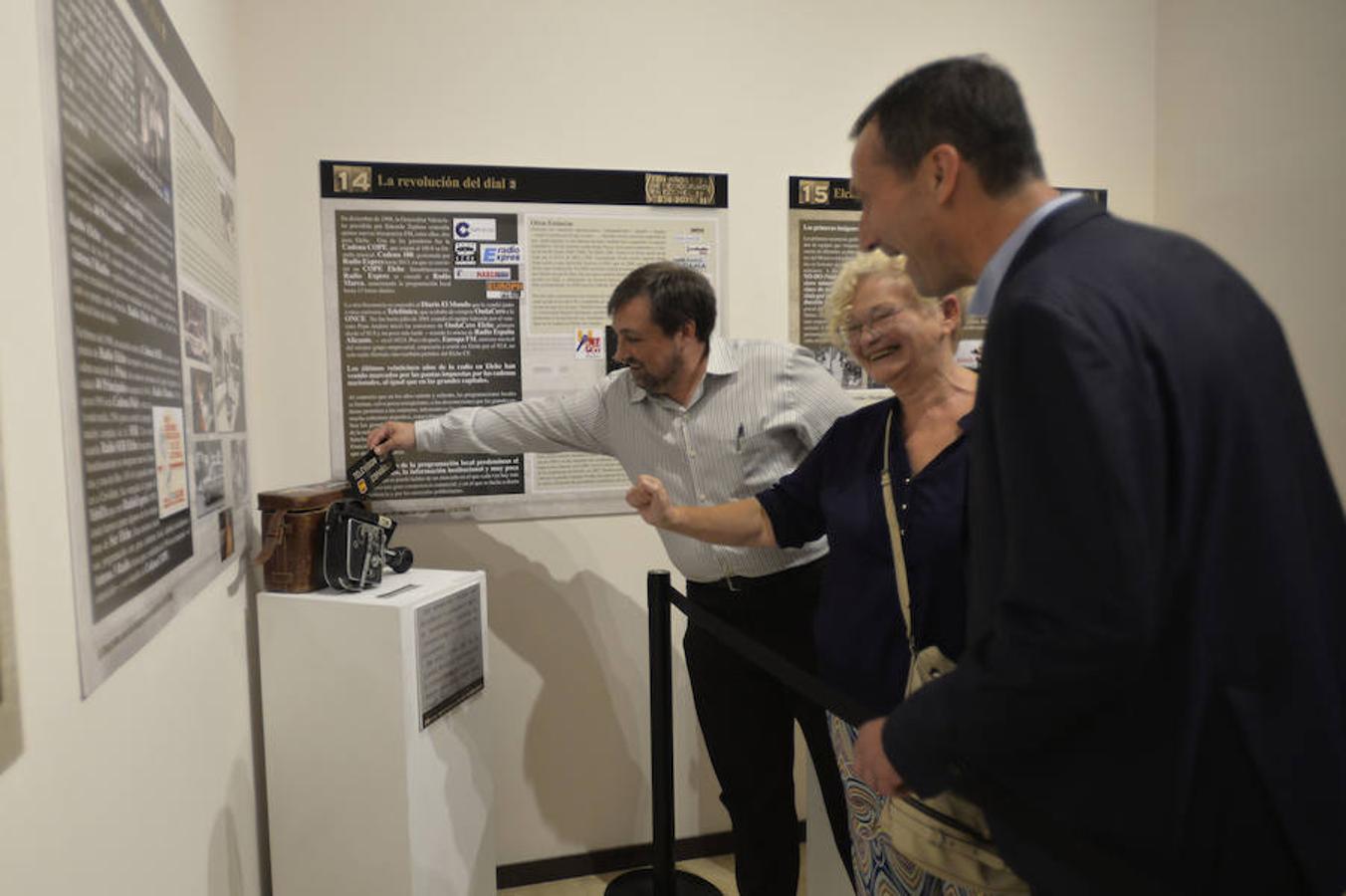 Inauguración de la exposición «180 años de la prensa en Elche»