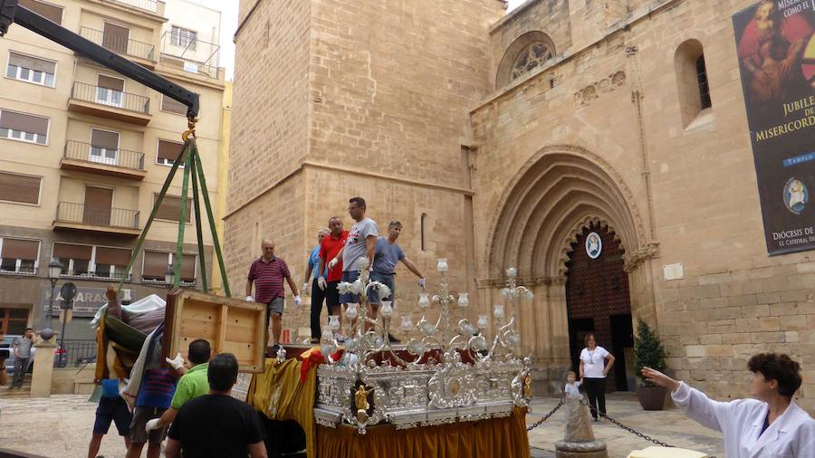 Traslado de las imágenes de la Cofradía de la Samaritana para su restauración
