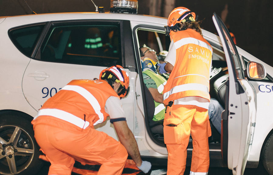 Simulacro de accidente entre un turismo y una furgoneta en el túnel de Mascarat en la AP-7