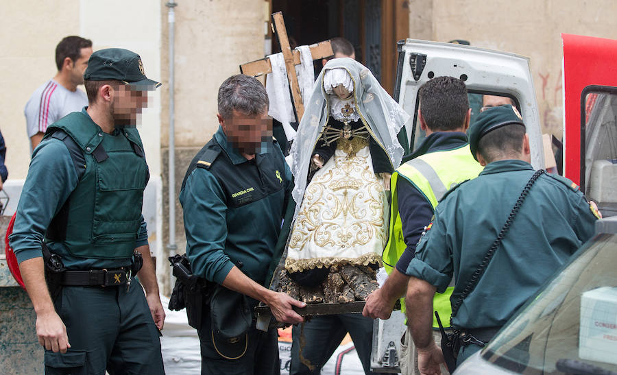 Espectacular despliegue de la Guardia Civil en Xixona para detener a unos traficantes