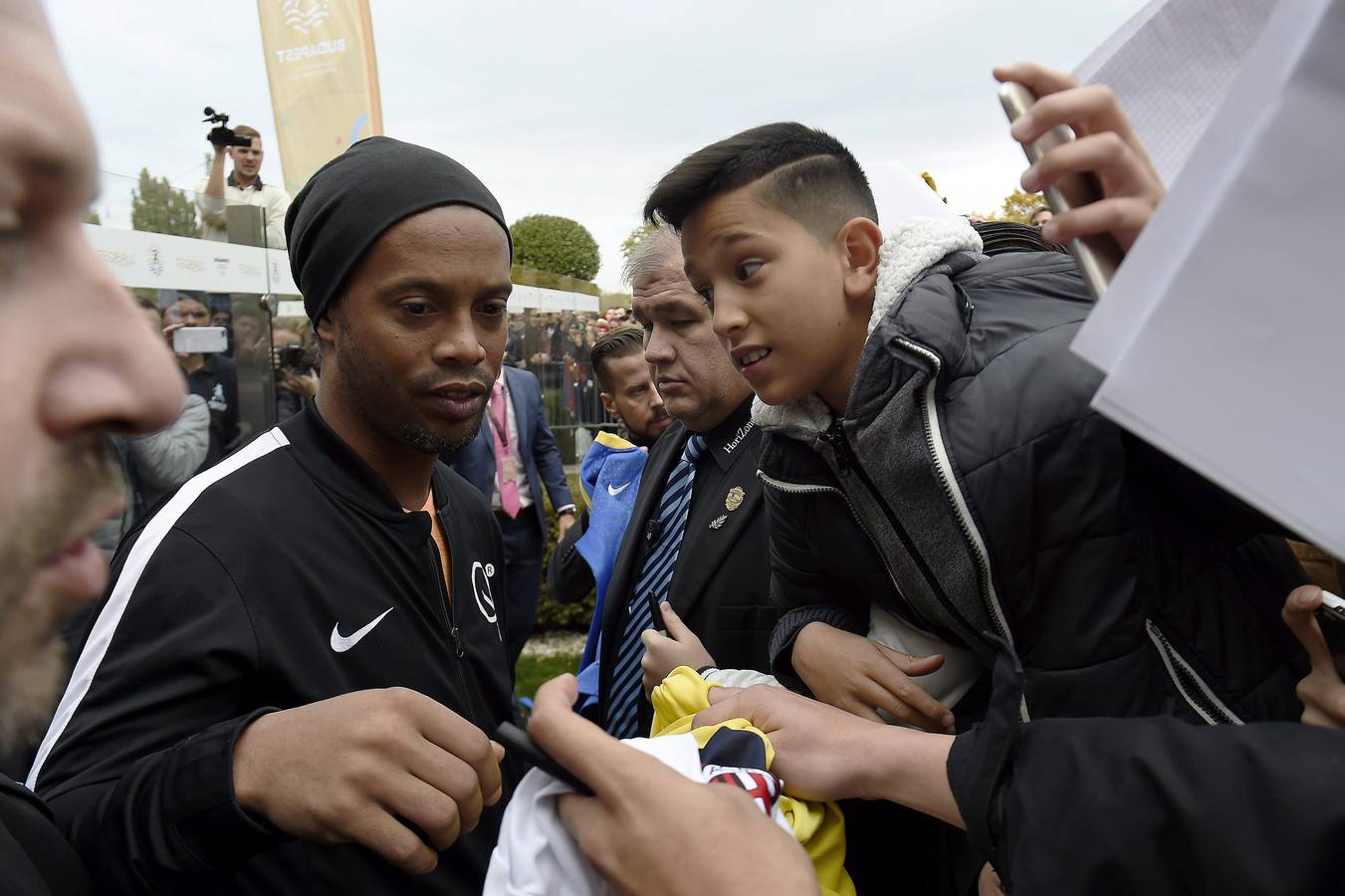 Ronaldinho juega al teqball