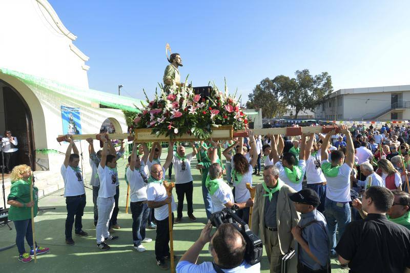 La romería de San Crispín emociona a los ilicitanos