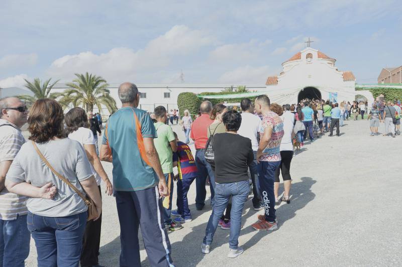 La romería de San Crispín emociona a los ilicitanos