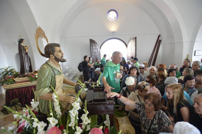 La romería de San Crispín emociona a los ilicitanos