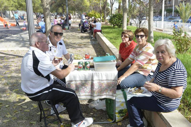 La romería de San Crispín emociona a los ilicitanos