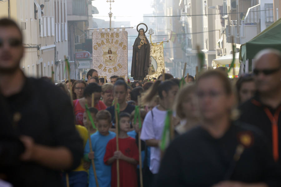 La romería de San Crispín emociona a los ilicitanos