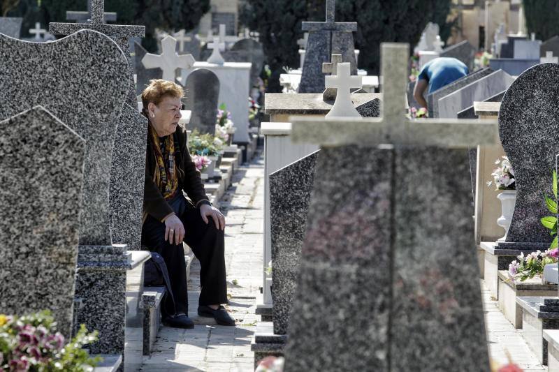 Preparativos previos al día de Todos los Santos