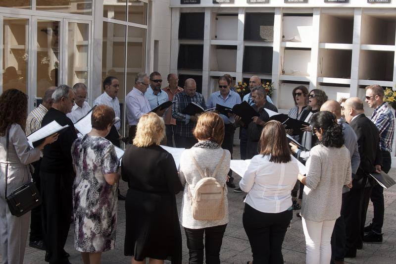 La Vega Baja honra la memoria de sus difuntos en el día de Todos los Santos