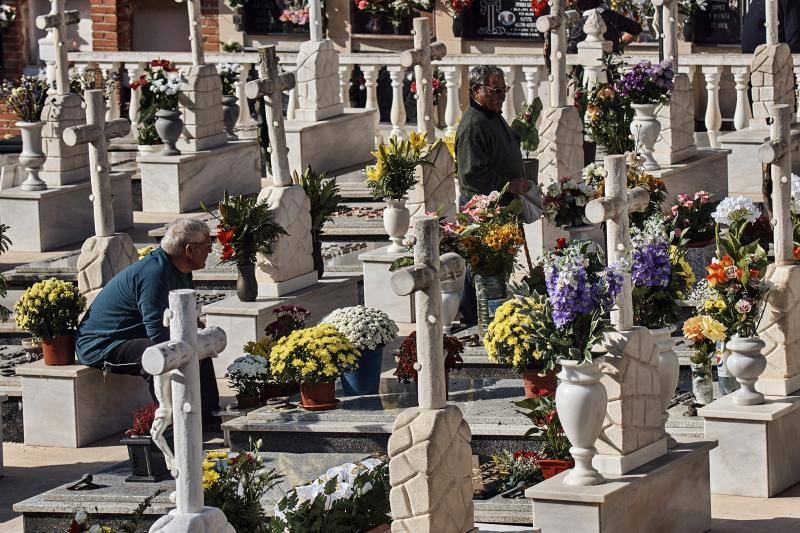 La Vega Baja honra la memoria de sus difuntos en el día de Todos los Santos