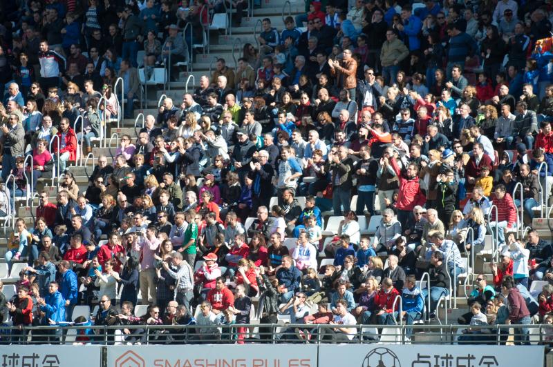 Fiesta en la grada por el derbi de Shanghái