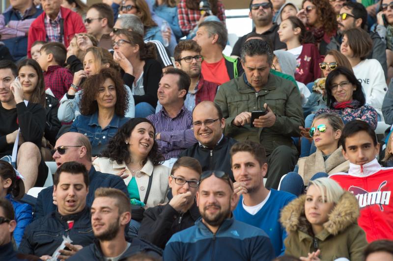 Fiesta en la grada por el derbi de Shanghái