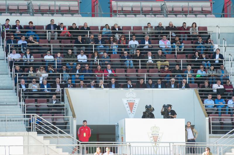 Fiesta en la grada por el derbi de Shanghái