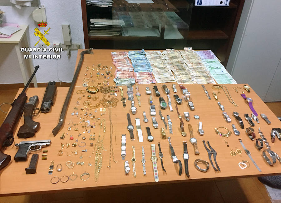 Doce detenidos por una veintena de robos violentos con armas de fuego