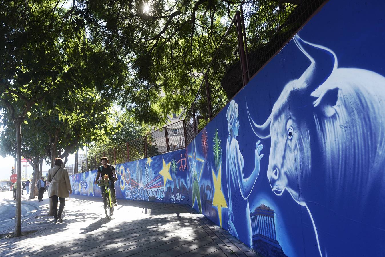 Grafiti dedicado al 30 aniversario de la adhesión a la Unión Europea