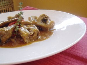 ALCACHOFAS CON VINO TINTO