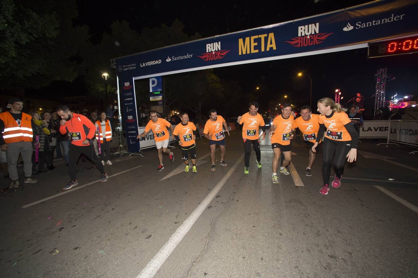 Noche de zapatillas y decibelios