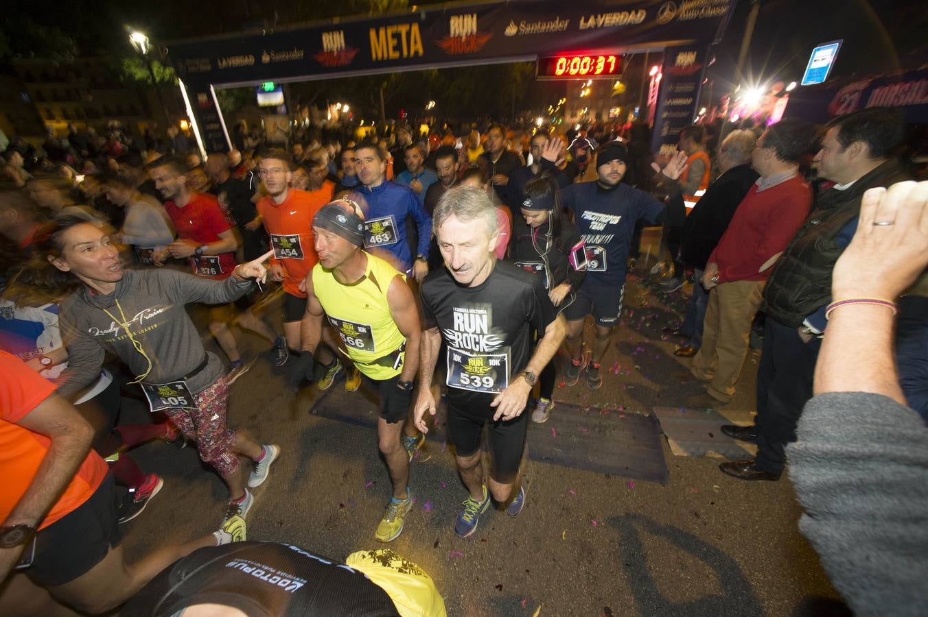 Noche de zapatillas y decibelios