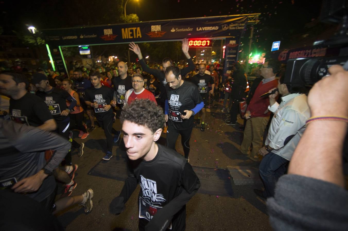 Noche de zapatillas y decibelios