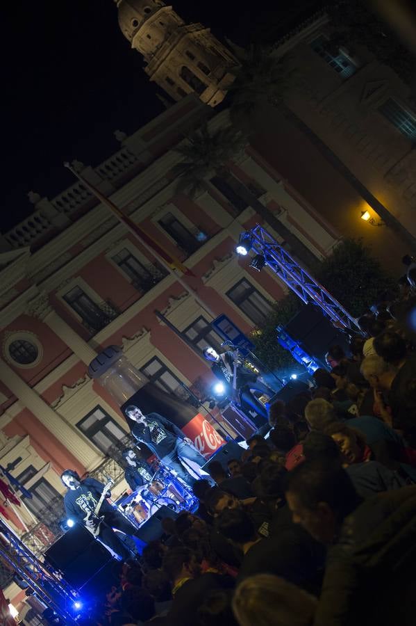 Noche de zapatillas y decibelios