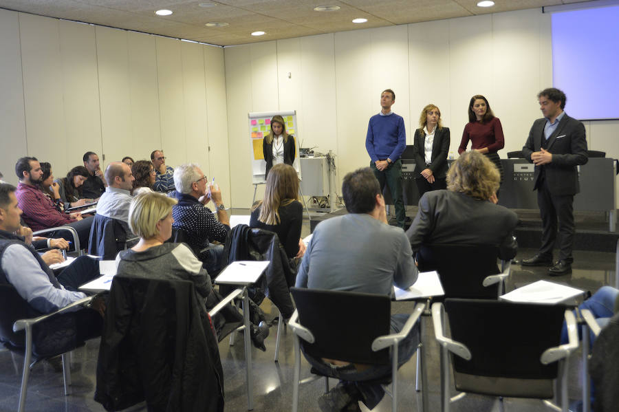 Talleres para taxistas y policías locales en Elche