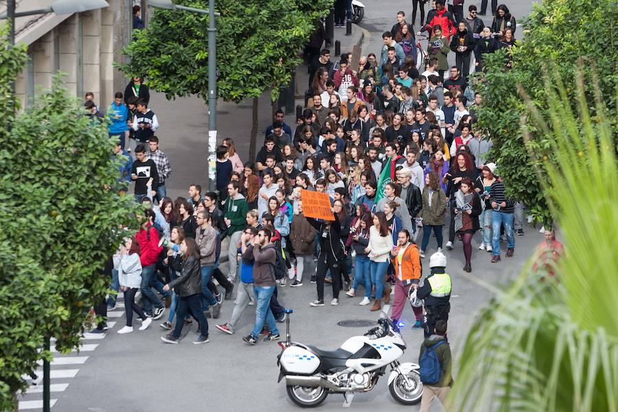 «Somos estudiantes, no mercancías»