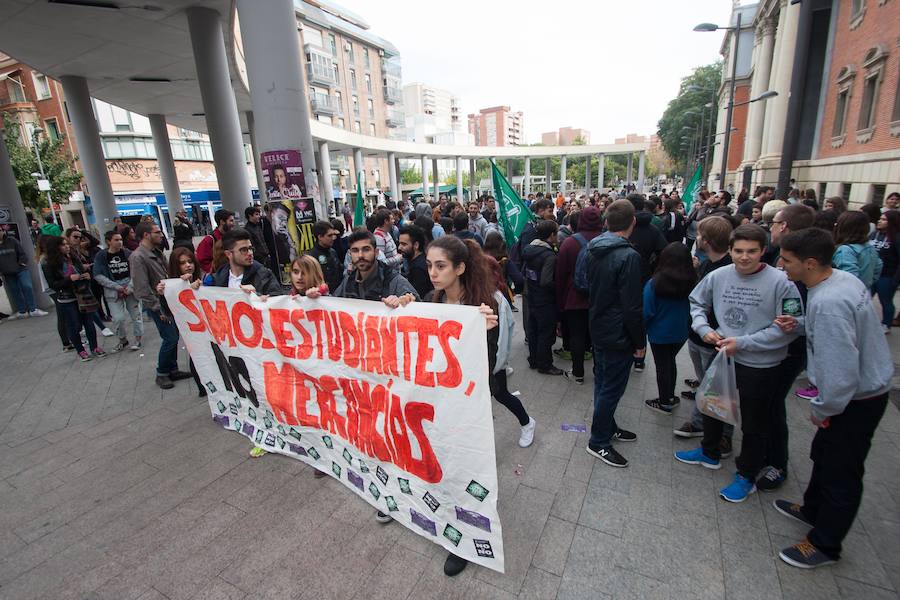 «Somos estudiantes, no mercancías»