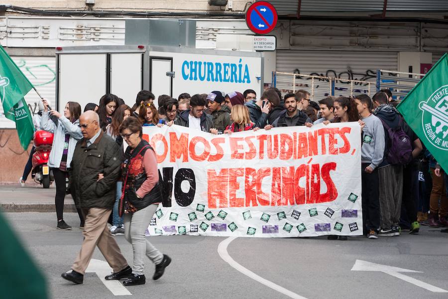 «Somos estudiantes, no mercancías»